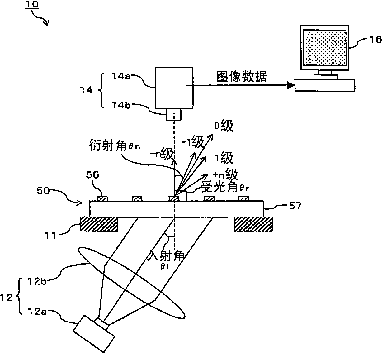 Pattern defect inspecting method, and pattern defect inspecting device