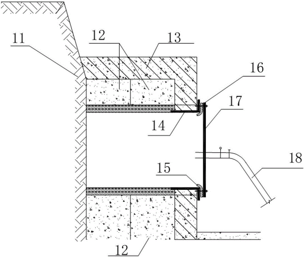 A construction device and method for super-long pipe curtain jacking without intermediate space