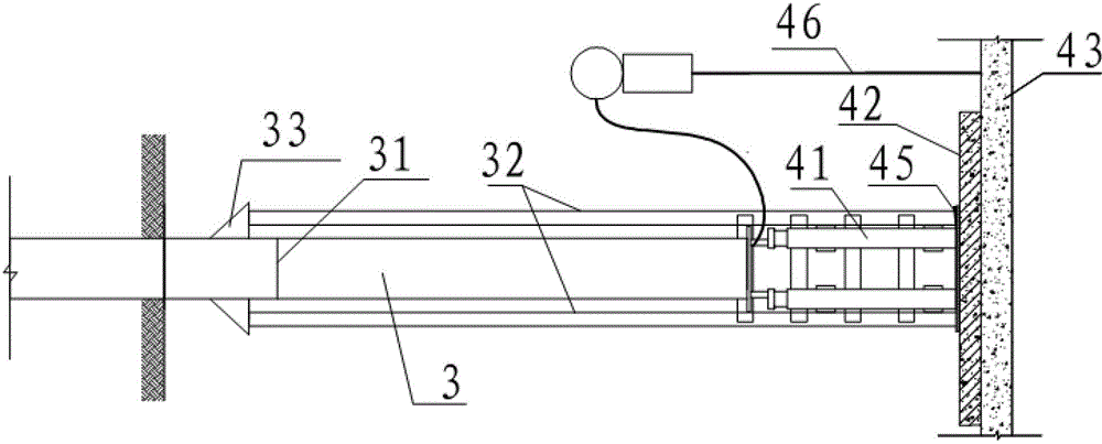 A construction device and method for super-long pipe curtain jacking without intermediate space