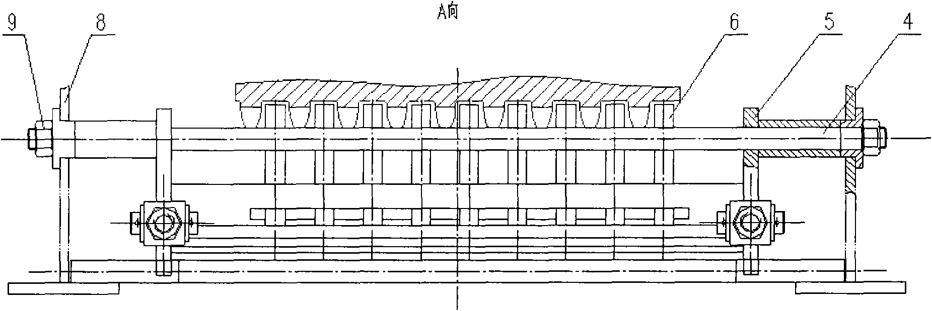 Adjustable mud-scraping gear structure for rod-toothed crusher