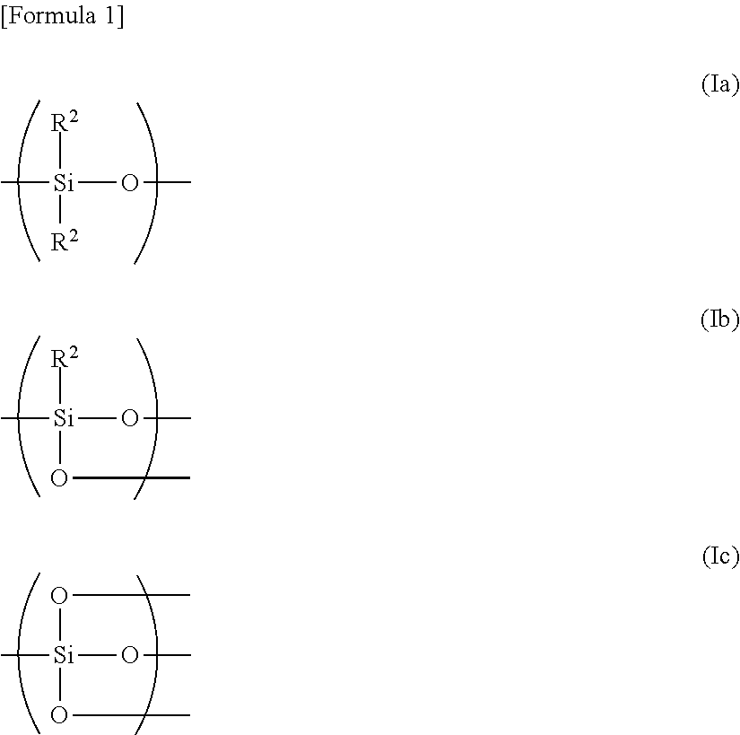 A cosmetic substrate and a cosmetic containing the cosmetic substrate