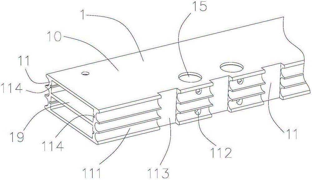 Cavity of microwave communication device and microwave communication device