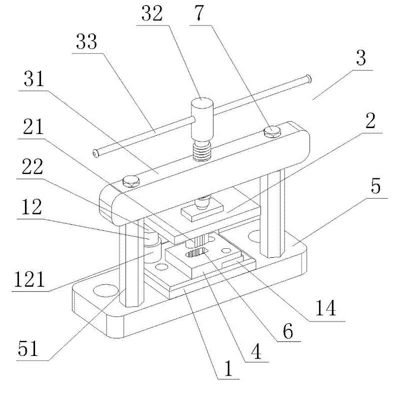 Bone graft capable of being directly implanted into intervertenral space and production tool thereof