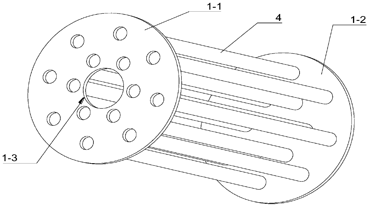 Biomass pyrolysis horizontal converter with bearable sealing structure