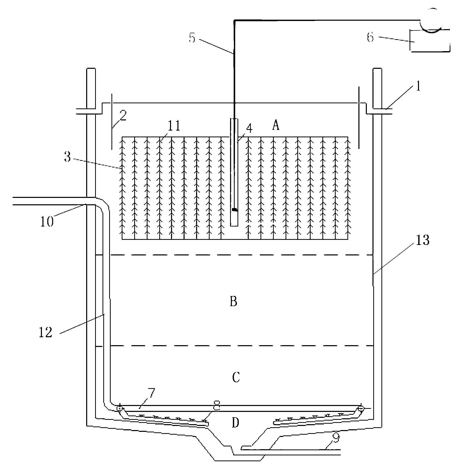 Biochemical treatment device for sewage and treatment method thereof