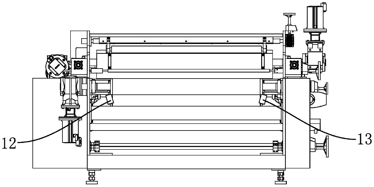 Roller coating device