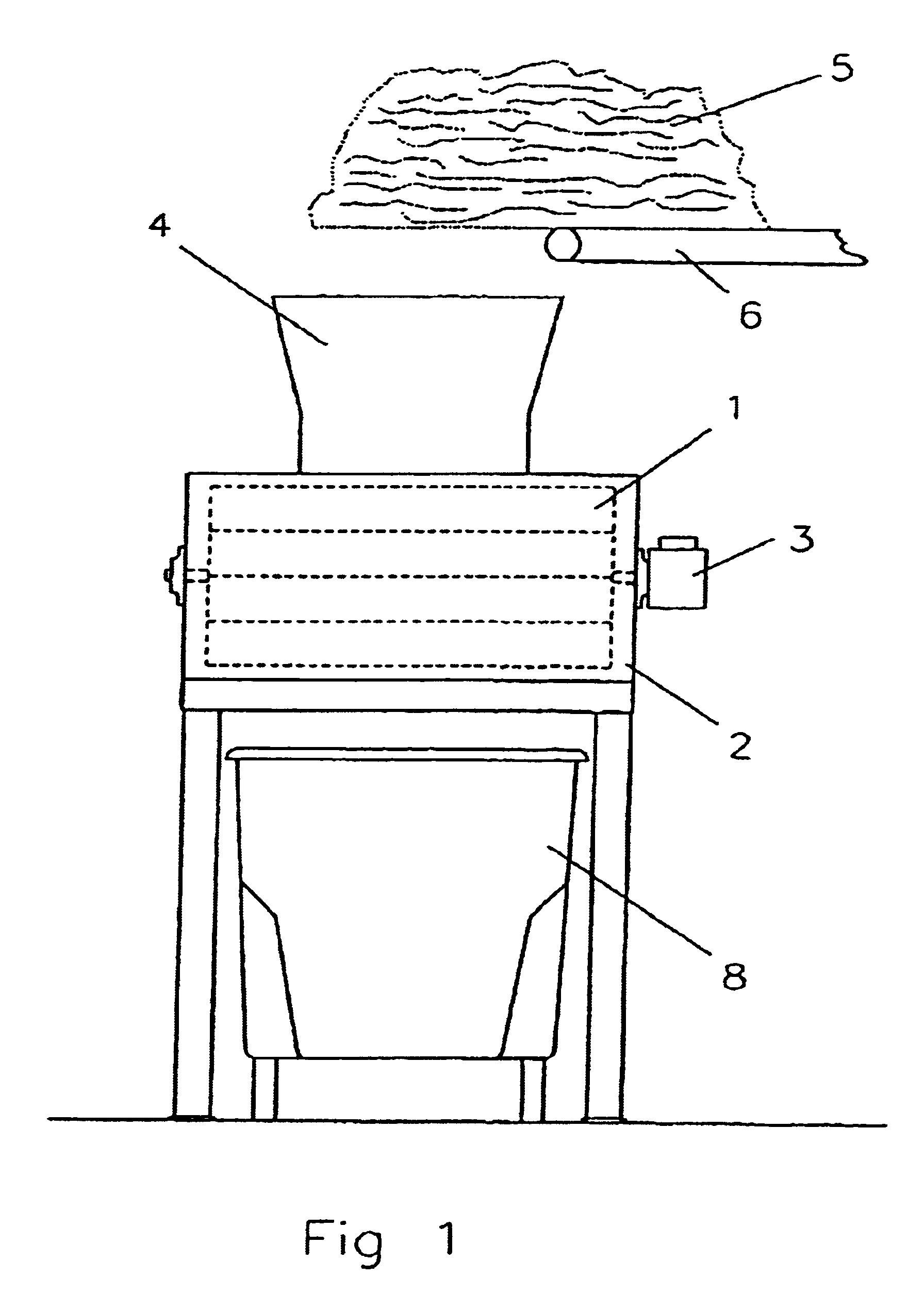 Apparatus for breaking up compacted laundry