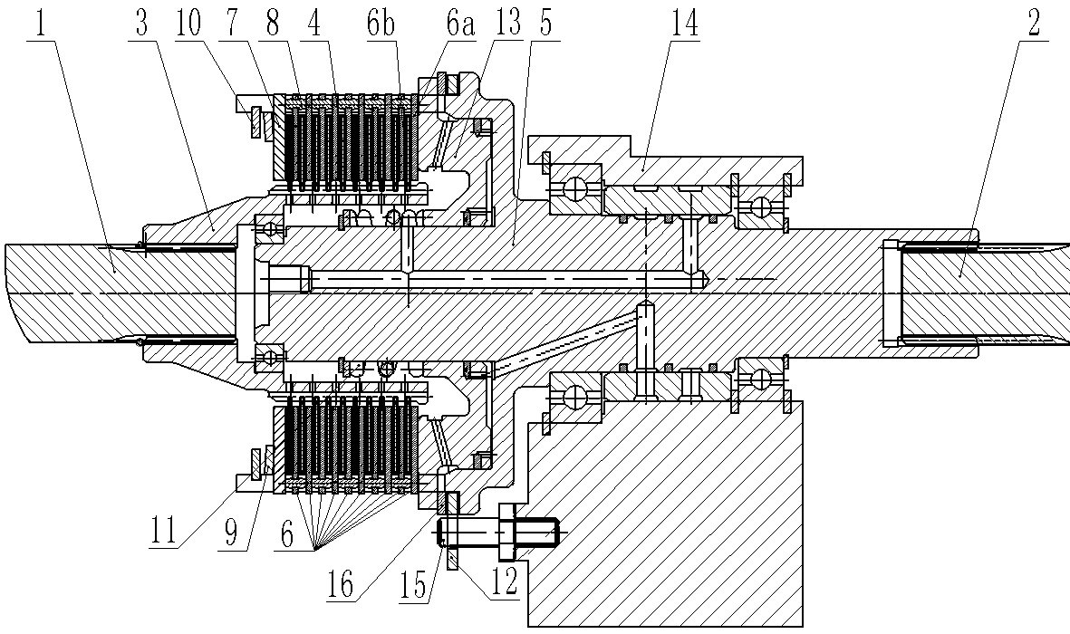 Wet clutch for connecting power input with output