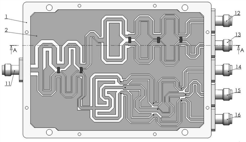 Broadband one-to-five microstrip circuit