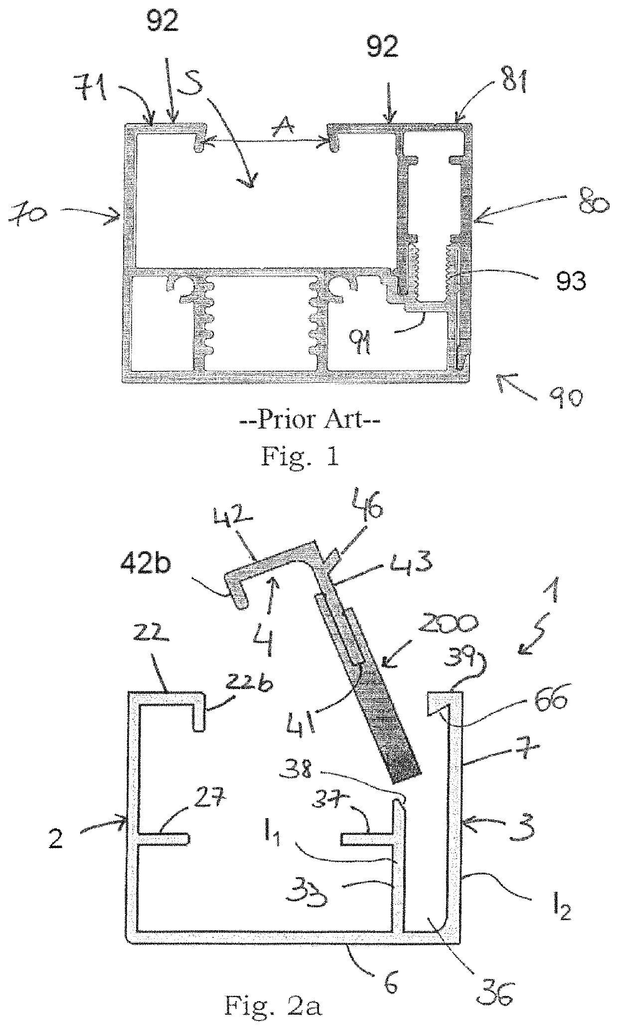 Upright for a shading system, removable flange of the upright and corresponding coupling means
