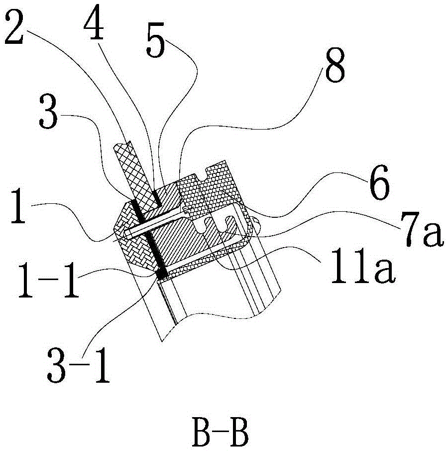A glove device on an isolator and a glove replacement method