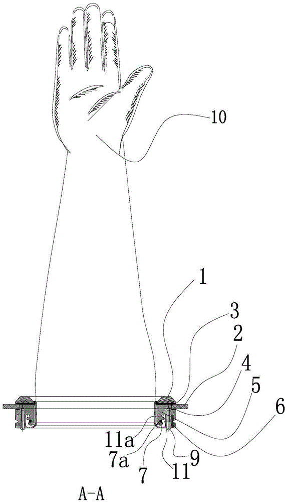 A glove device on an isolator and a glove replacement method