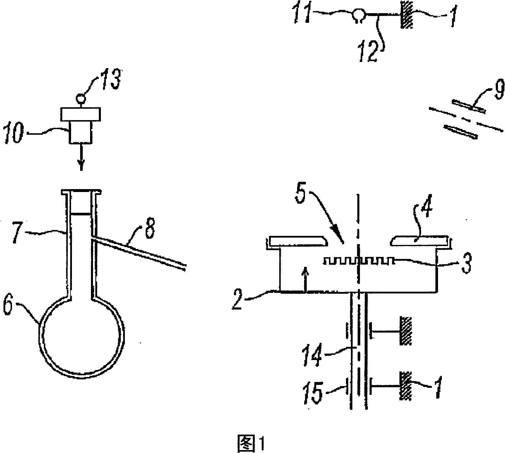 Distilling device suitable for globular distillation flask