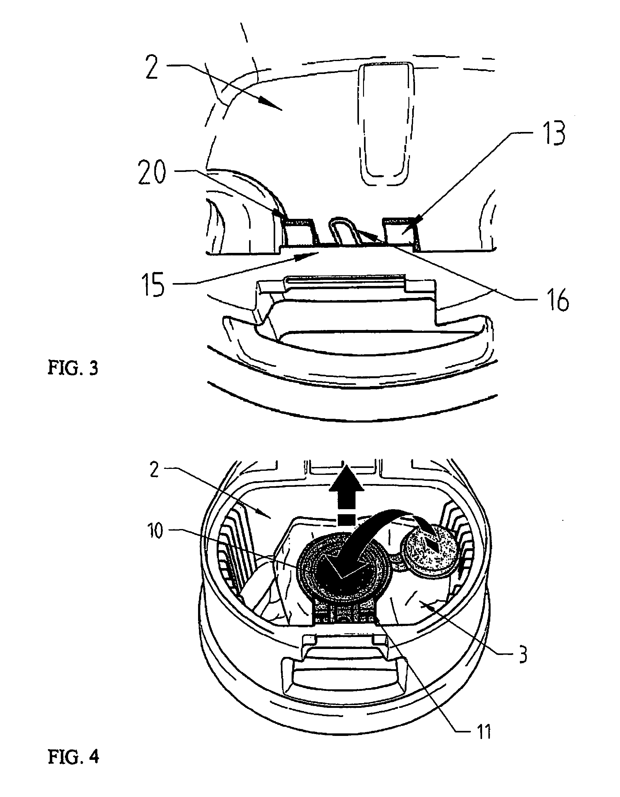 Arrangement for positioning and holding a filter bag in a vacuum cleaner