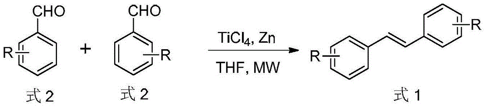 Method for synthesizing trans-stilbene compound under assistance of microwave