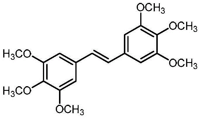 Method for synthesizing trans-stilbene compound under assistance of microwave