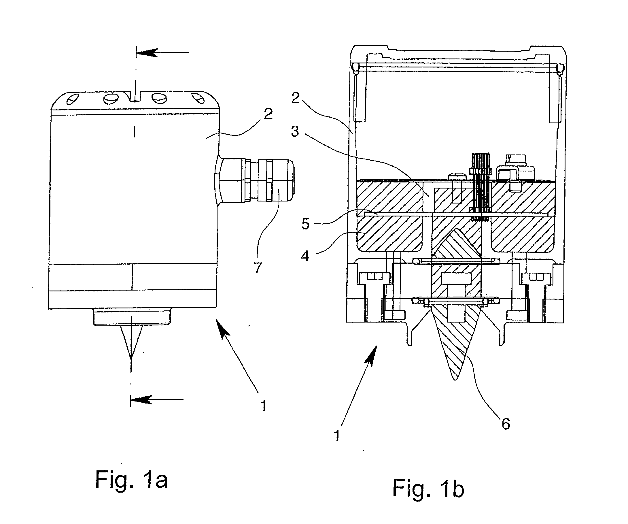 Microwave emitter and level measuring device