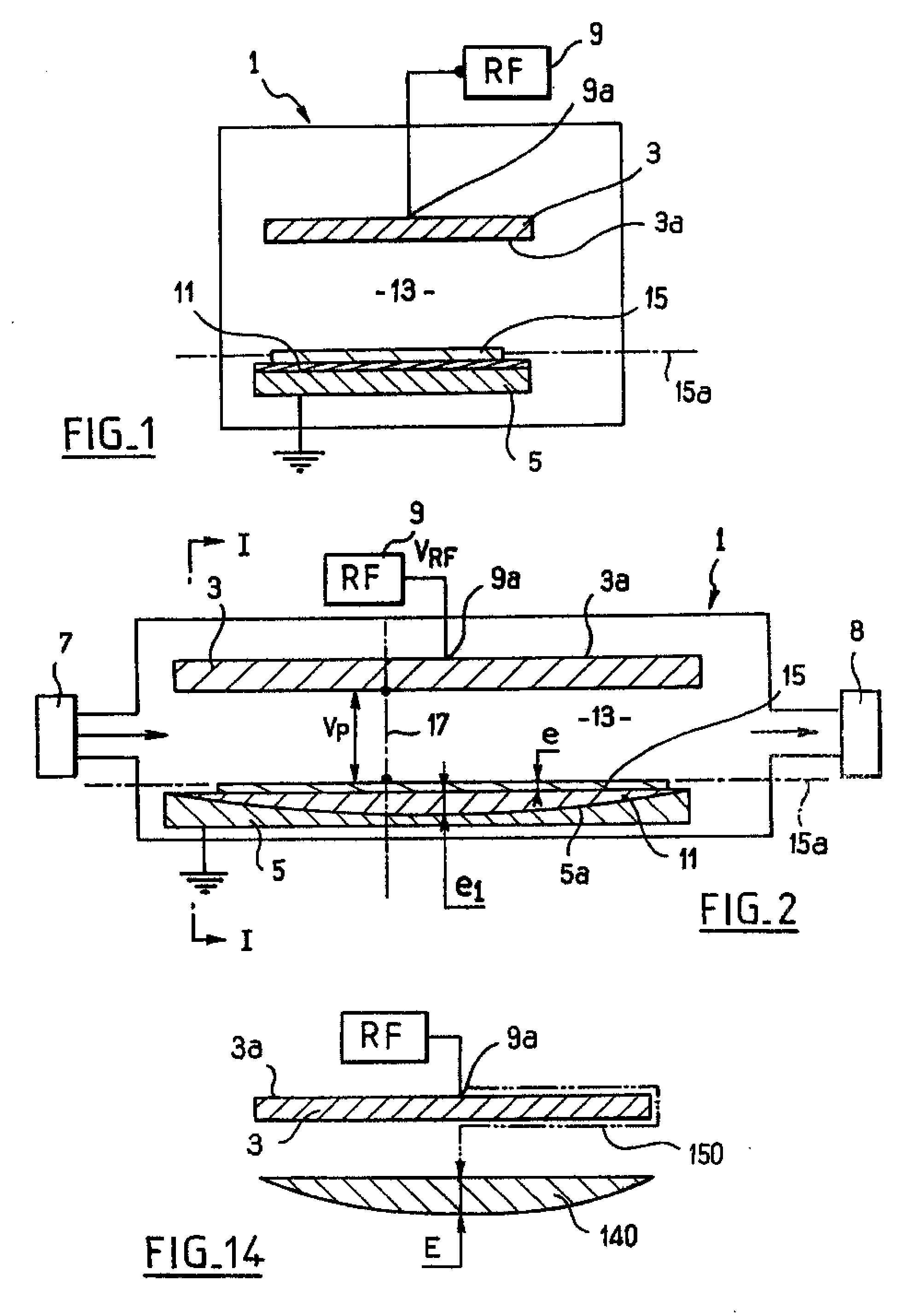 Plasma reactor for the treatment of large size substrates