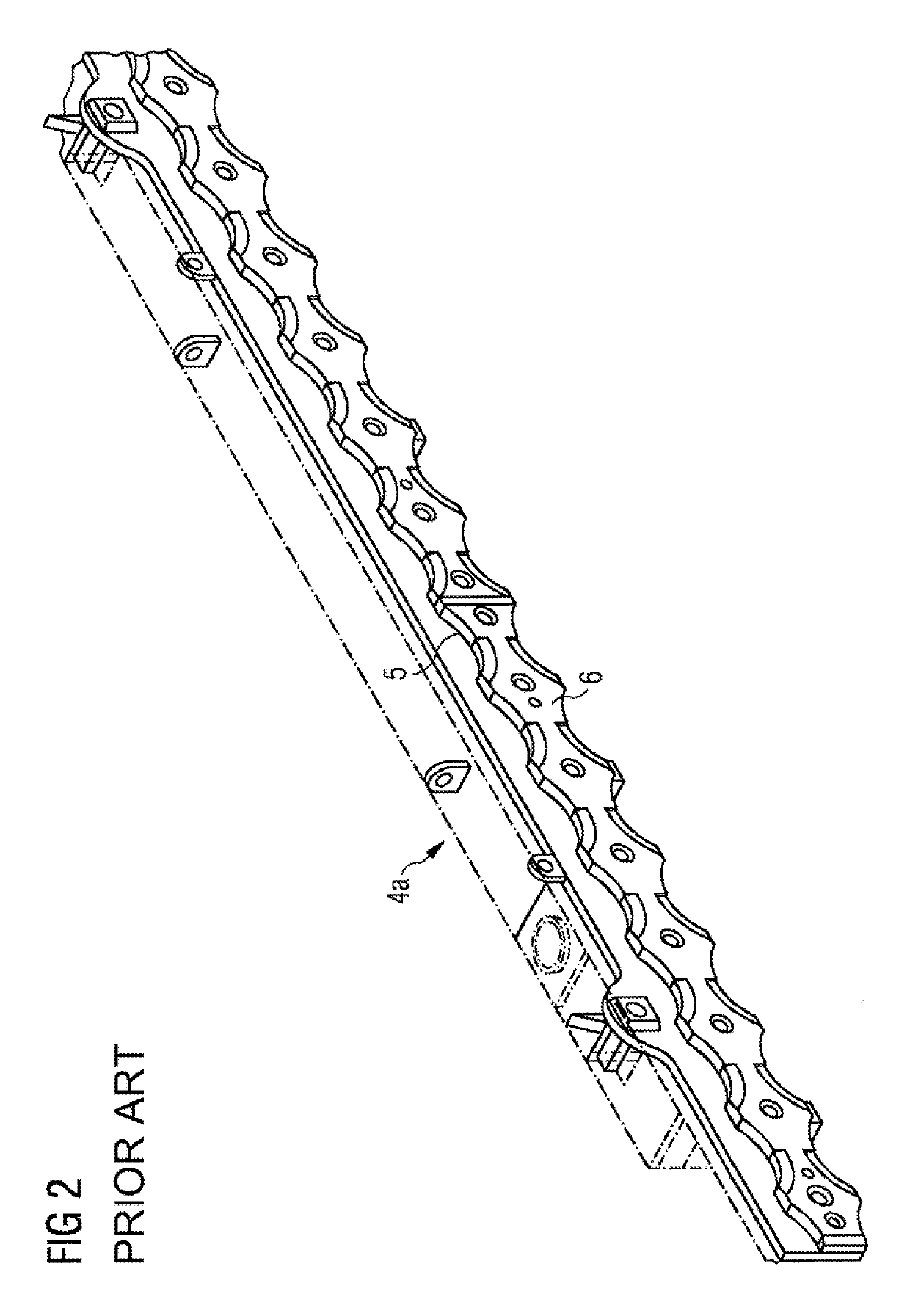 Device and method for guiding metal strips having wear bodies