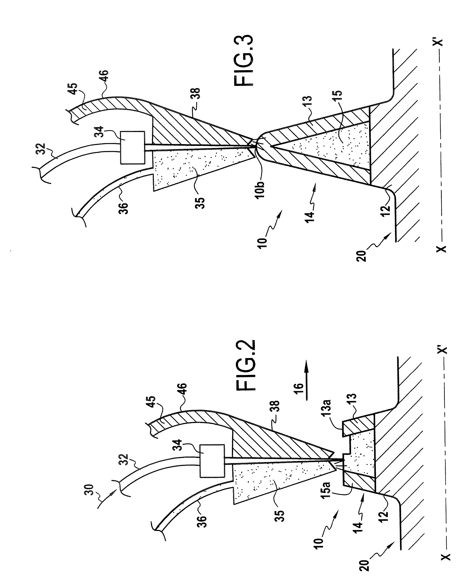 Thermostructural turbomachine part that is circularly symmetrical about a longitudinal axis, the part including an annular wiper, and a method of manufacture