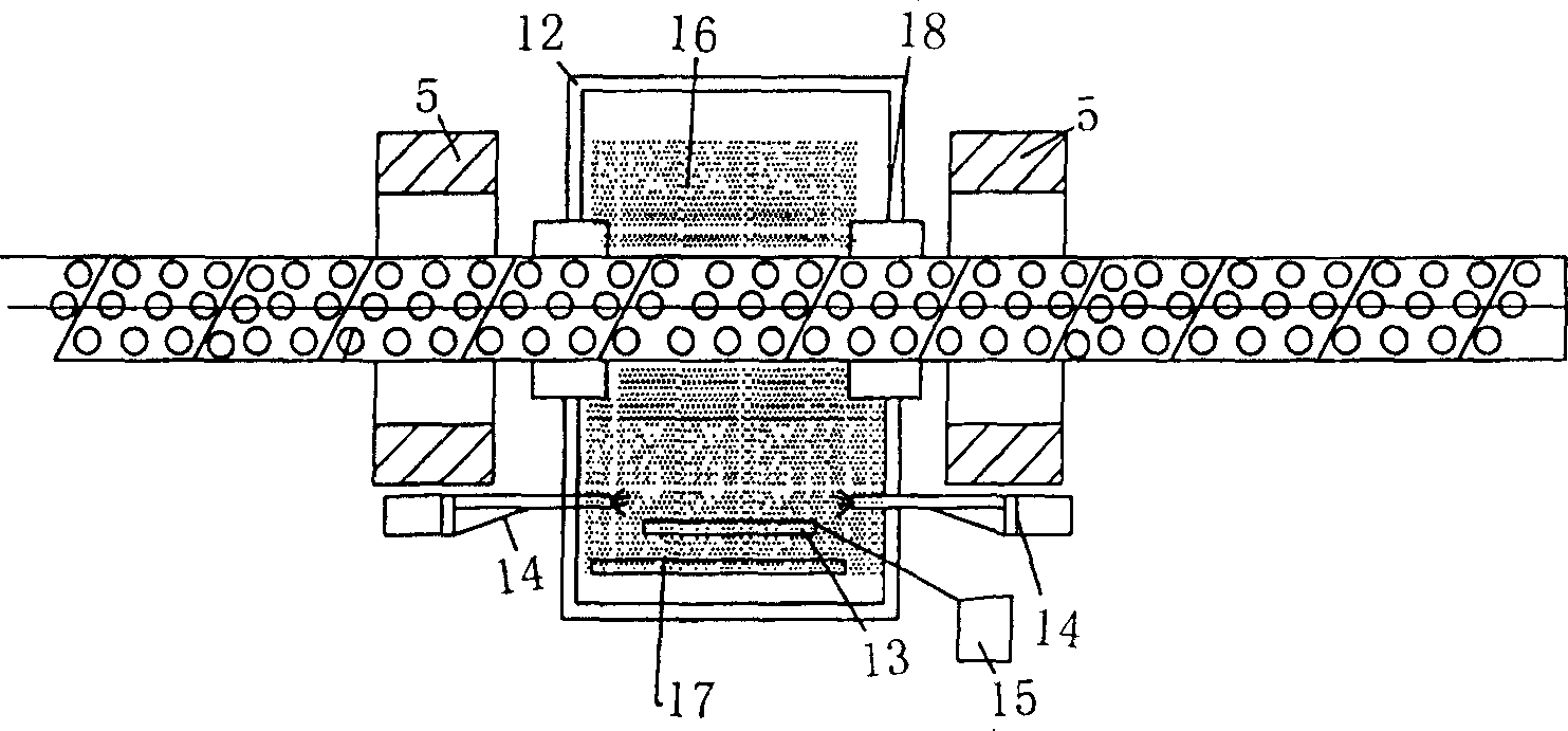 Continuous production device of steel plastic composite pipe having holed steel skeleton surface coated with binder