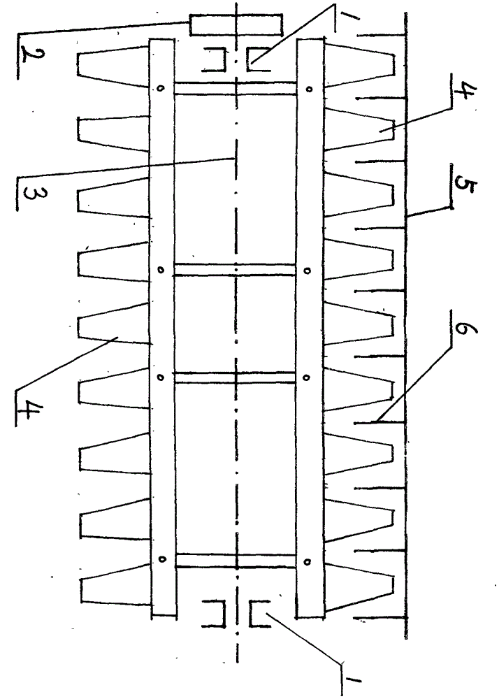 Straw pulverizing mechanism for corn harvester