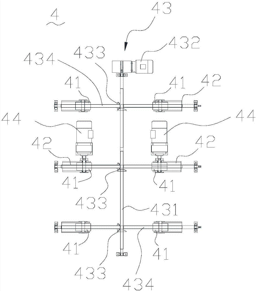Horizontal type conveying and rotating device for cylindrical workpiece