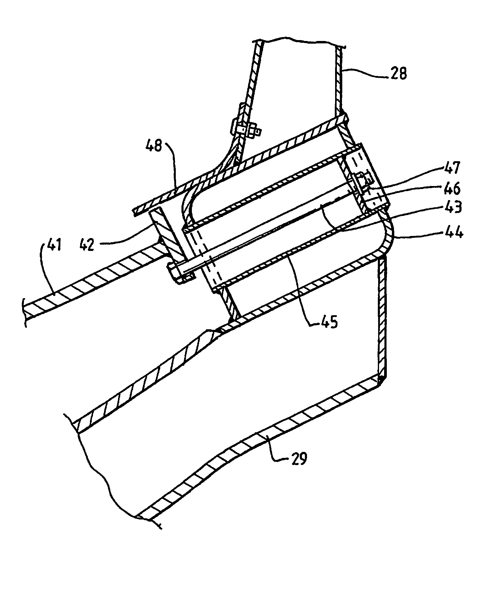 Vehicle body with a curved metal plate floor
