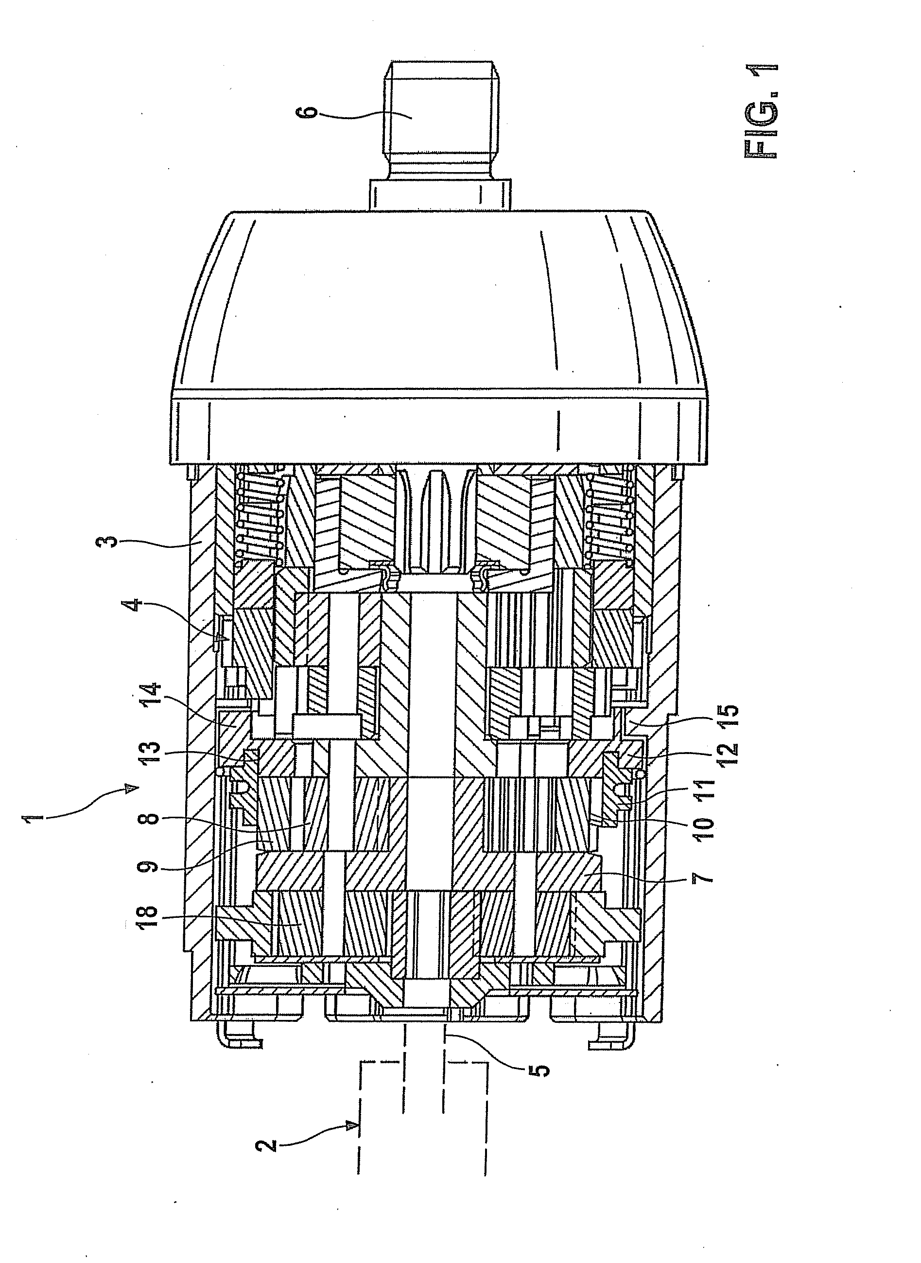Handheld power tool having a switchable gear