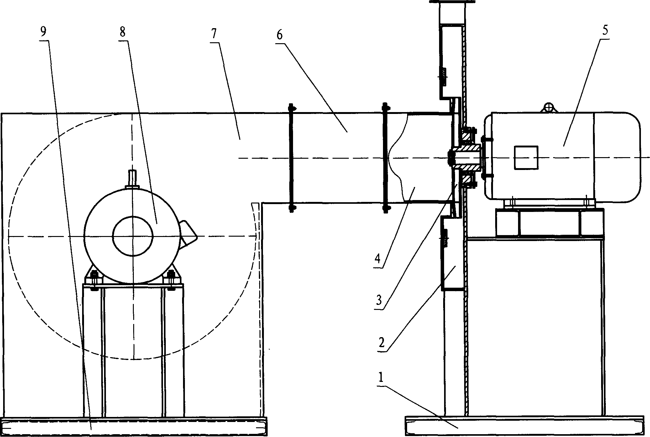 Target-absorbing superfine crusher with accelerating rotation