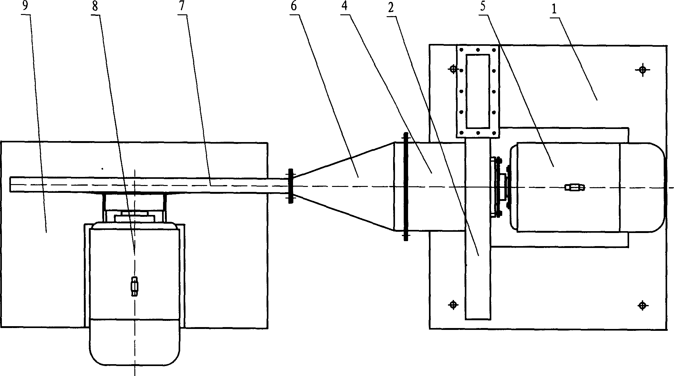 Target-absorbing superfine crusher with accelerating rotation