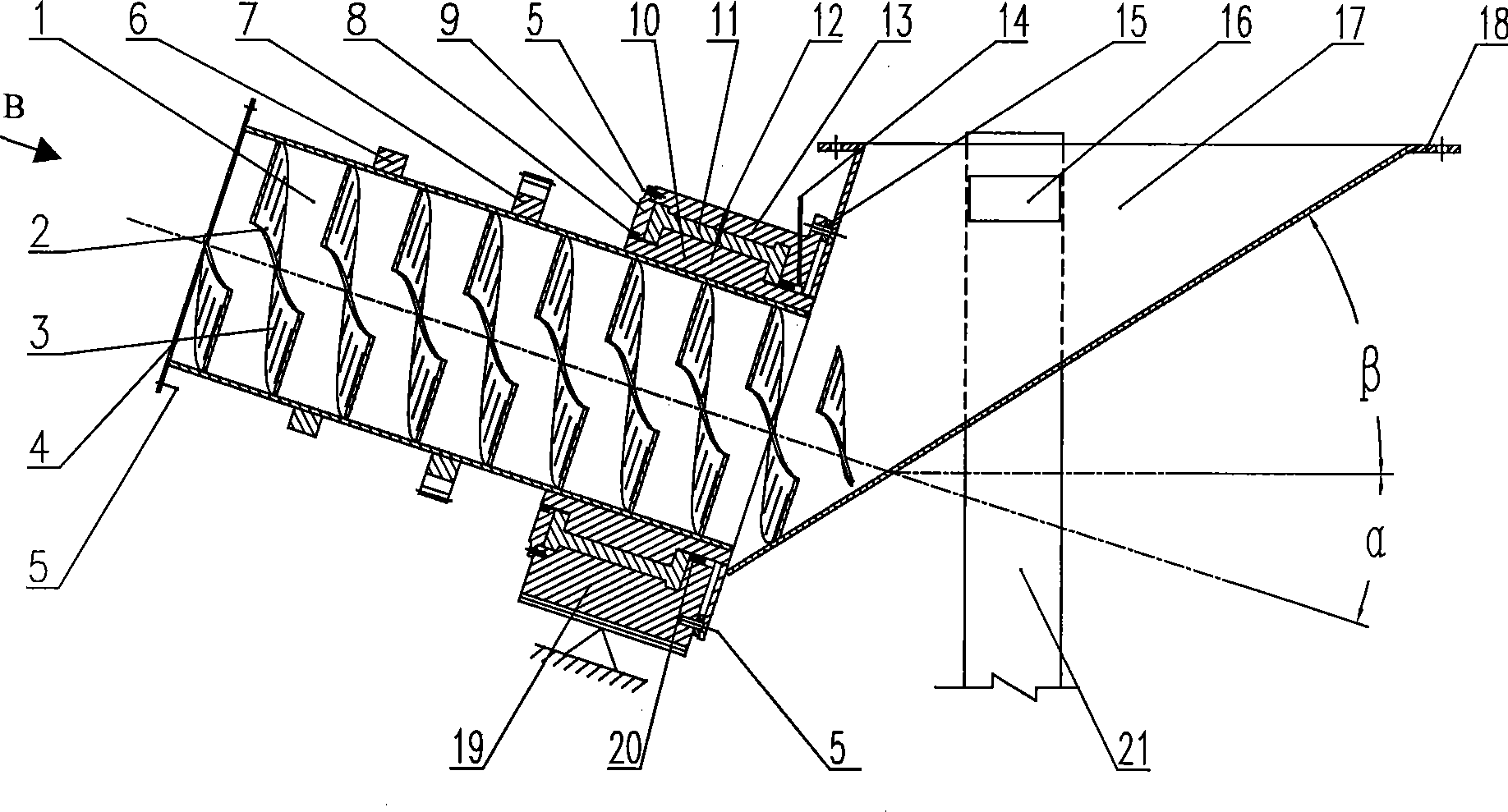 Roller conveying apparatus with solid-liquid separation function