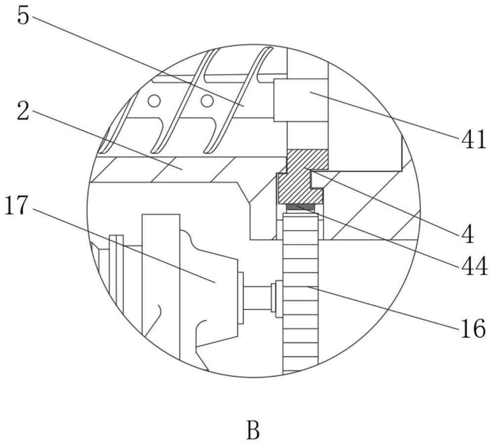 Heavy metal contaminated soil remediation device and remediation method thereof