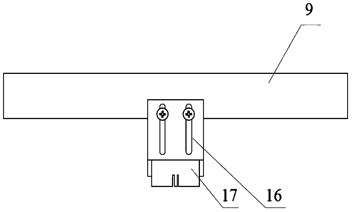 Outer magnetic flux leakage detection device for industrial pipeline in use