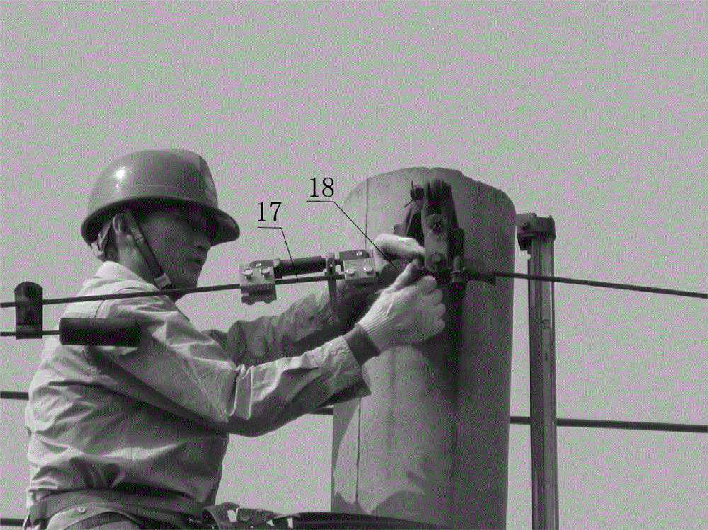 Overhead ground wire suspended cable clamp adjusting method and buffer device thereof