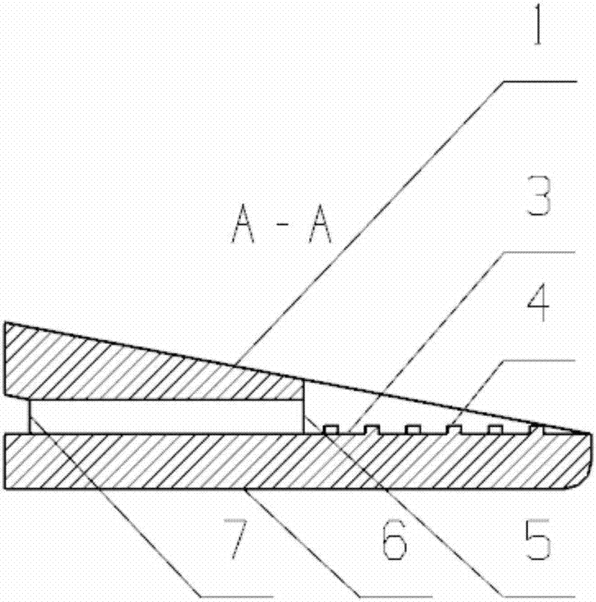 Turbine blade trailing edge turbulent flow half-wedge type seam cooling structure with array pin fins