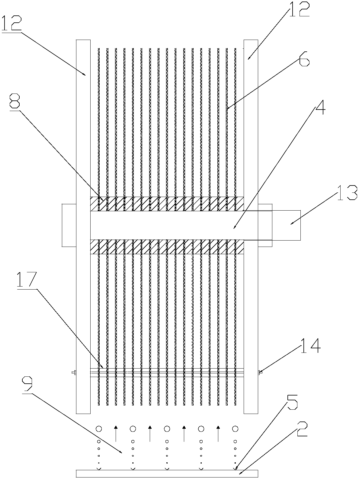 Flat plate membrane filtering assembly