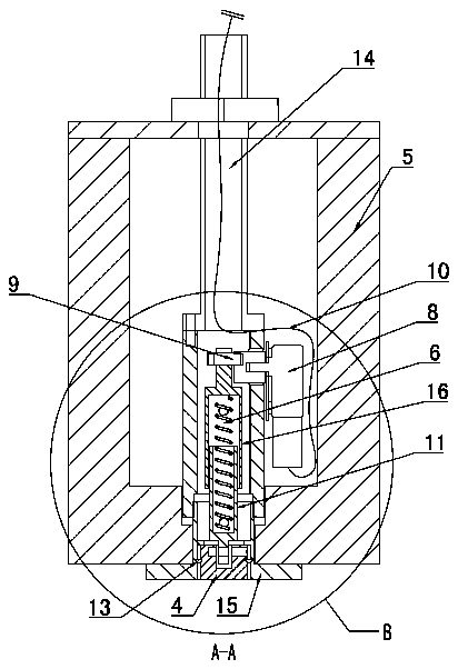 Belly expansion detecting device of crank slide block type multi-bin pipe mill and belly pre-expansion control method