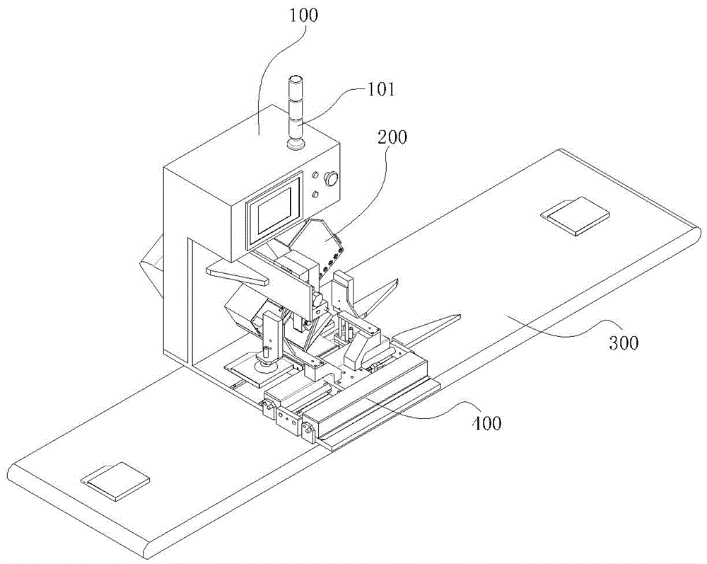 An automatic film sticking device on the surface of an optical drive