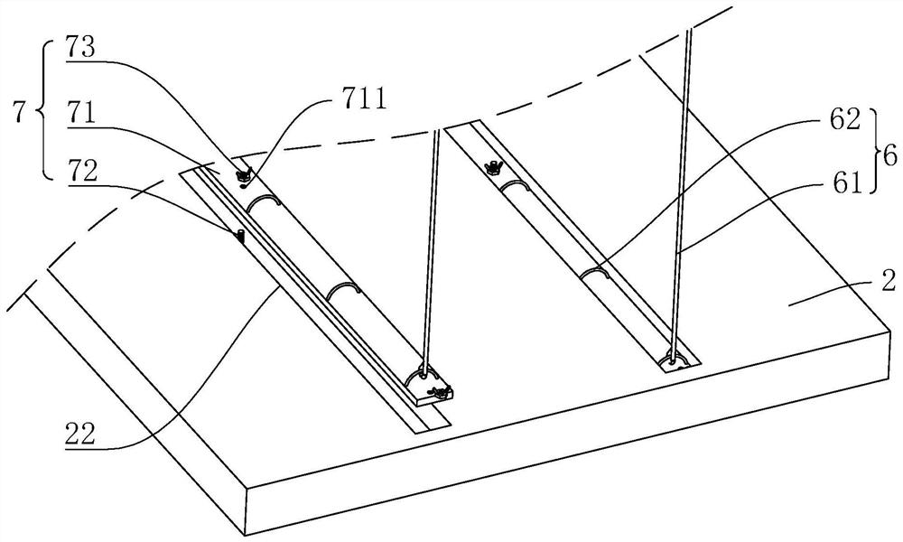 Efficient lifting appliance for PC component and lifting method thereof