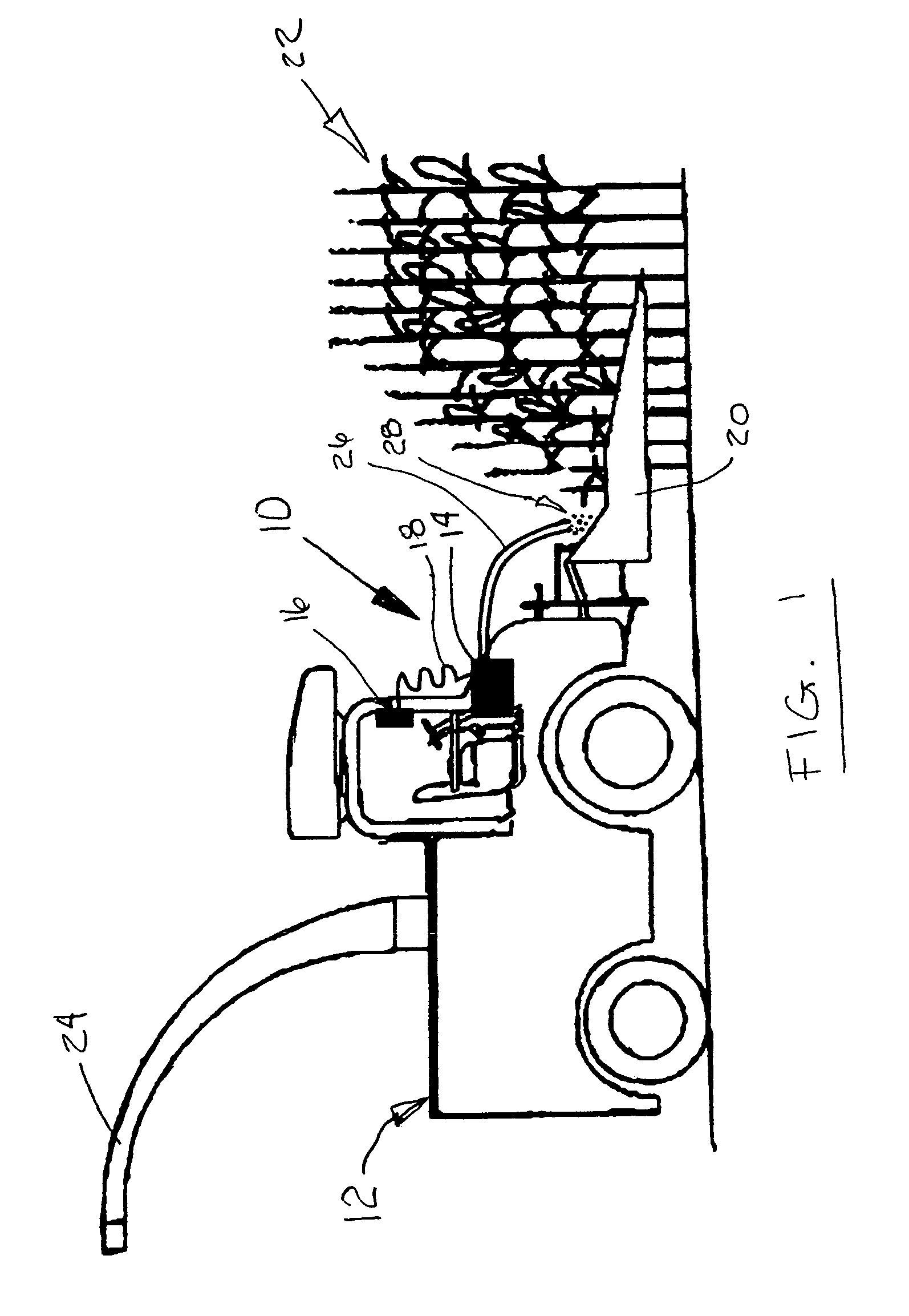 Apparatus and method for applying dry inoculant to forage material