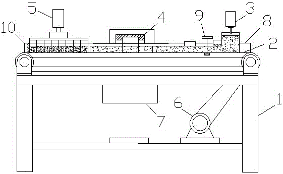 Dough cutting device capable of carrying out rapid slide cutting