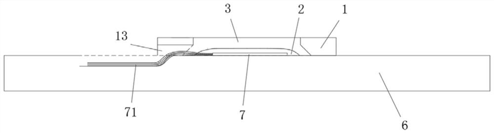 Device for protecting strain test bridge circuit on surface of steel plate and mounting method