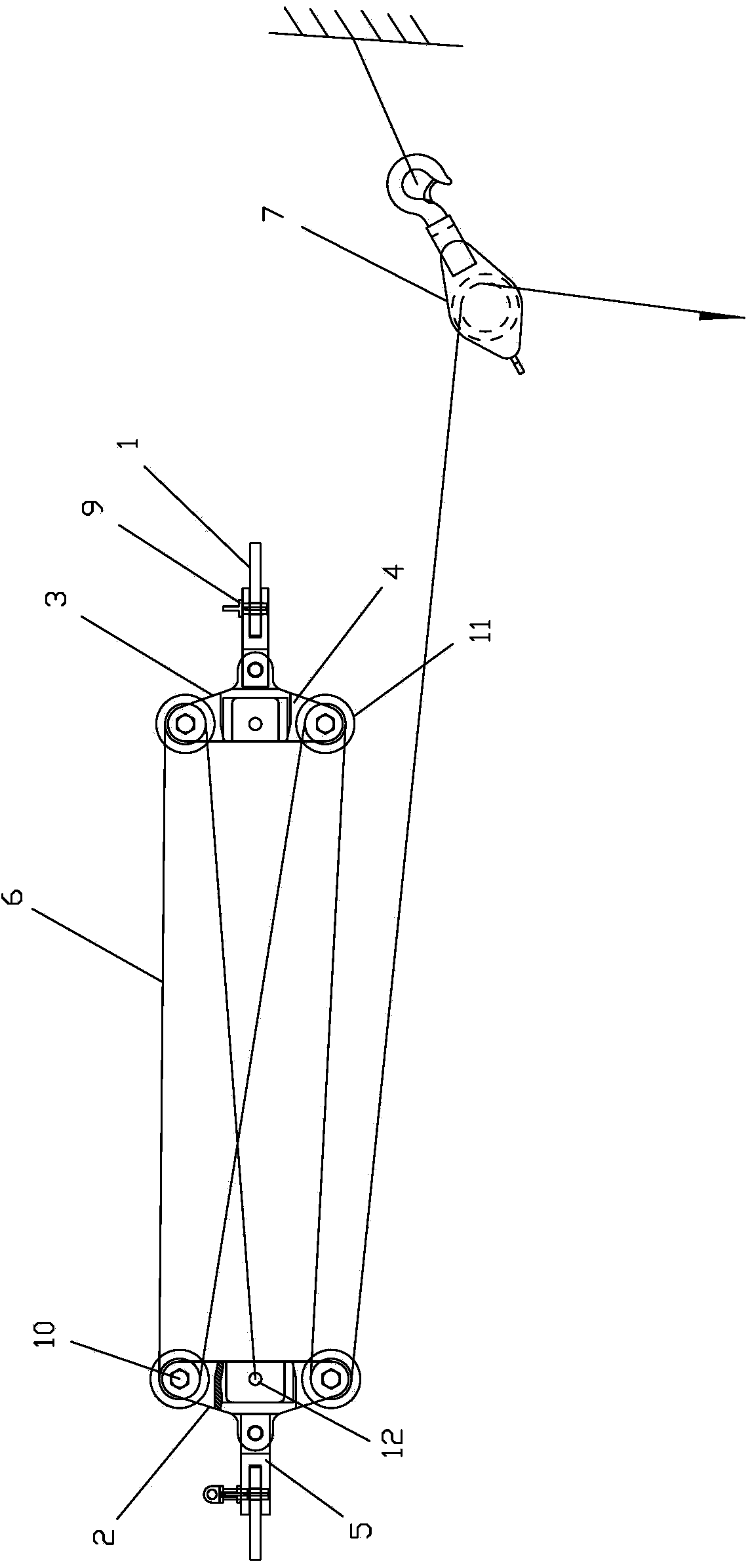 Fixture for replacing strain insulator string under electrified state based on earth potential method and operation method