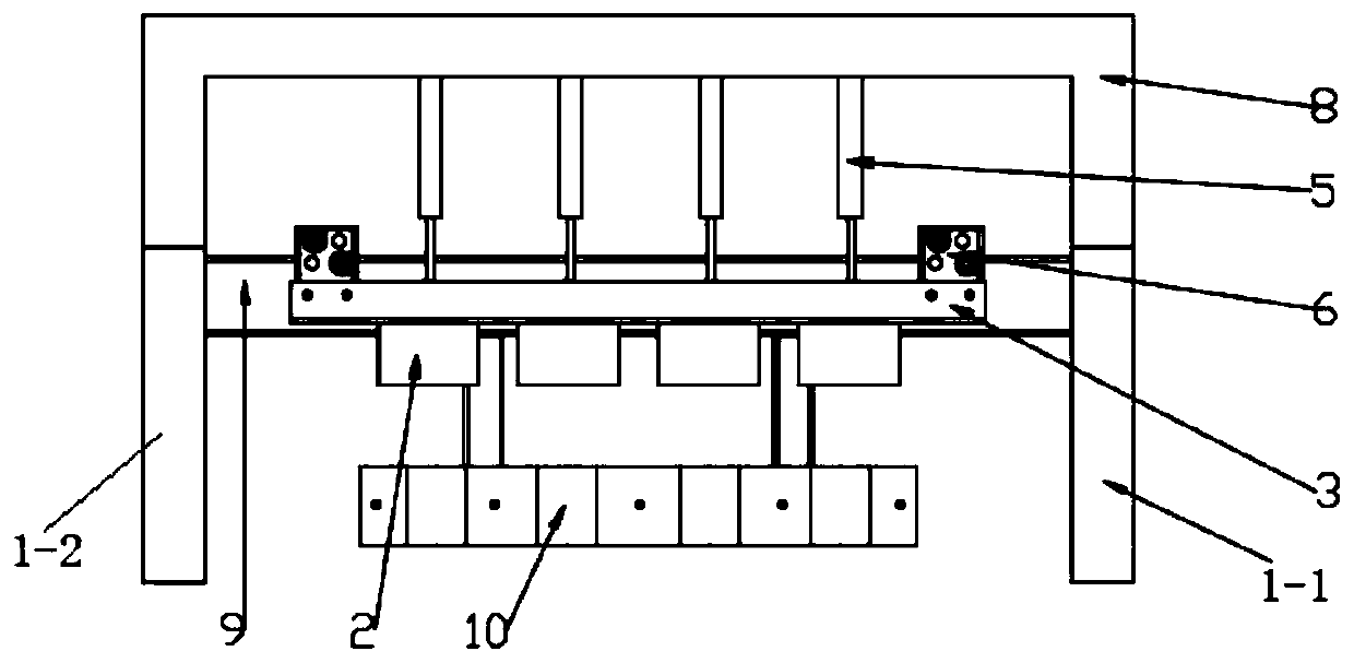 Sucking disk clamping device and method for pushing tanks