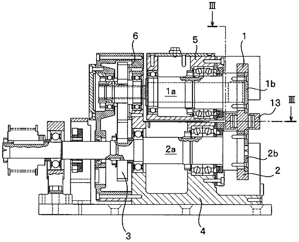 Fiber tow crimping device and method for manufacturing crimped fiber tow