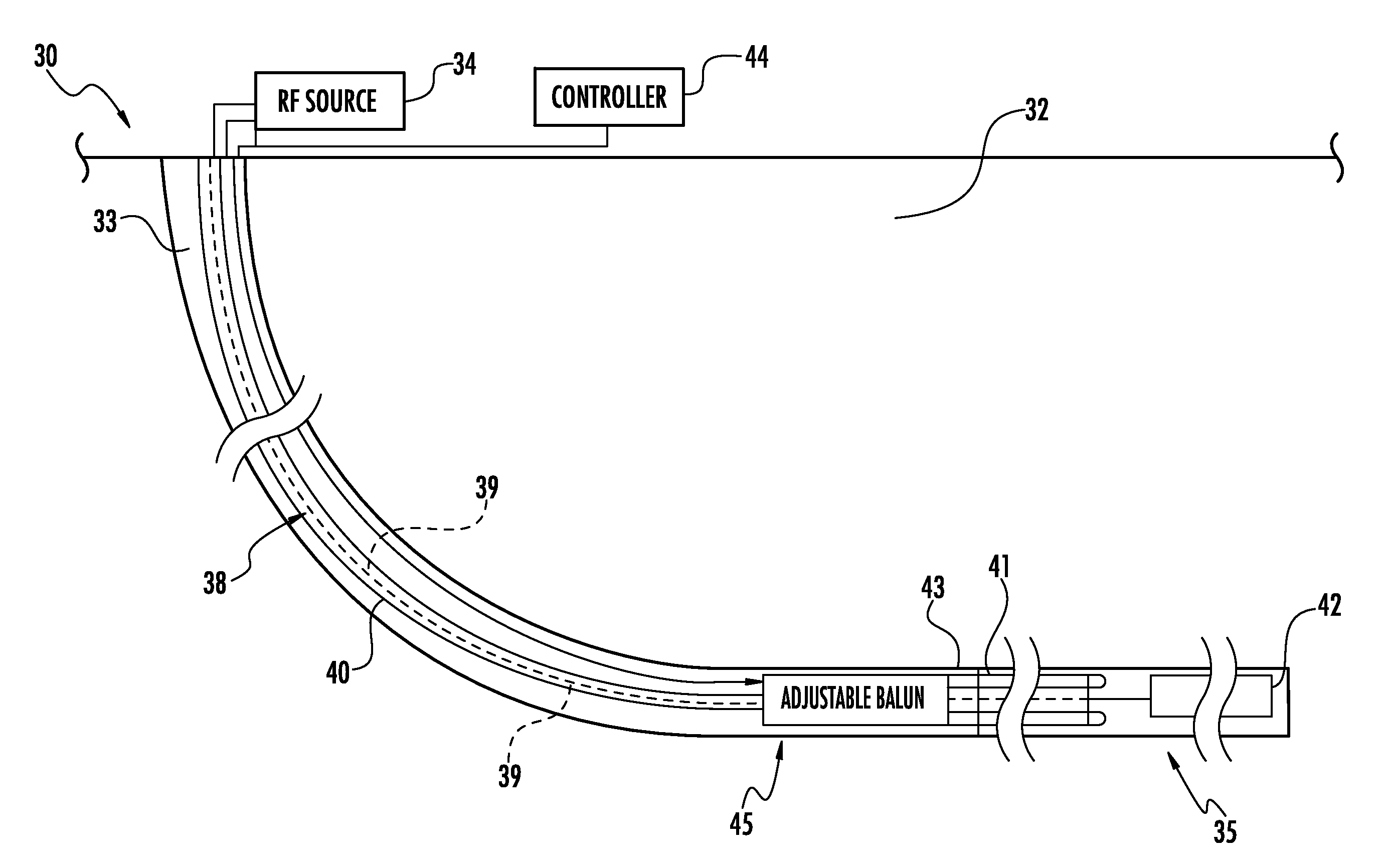 Radio frequency antenna assembly for hydrocarbon resource recovery including adjustable shorting plug and related methods