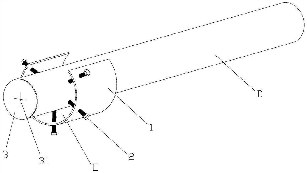 A precise centering device and centering method for installation of pipes in holes