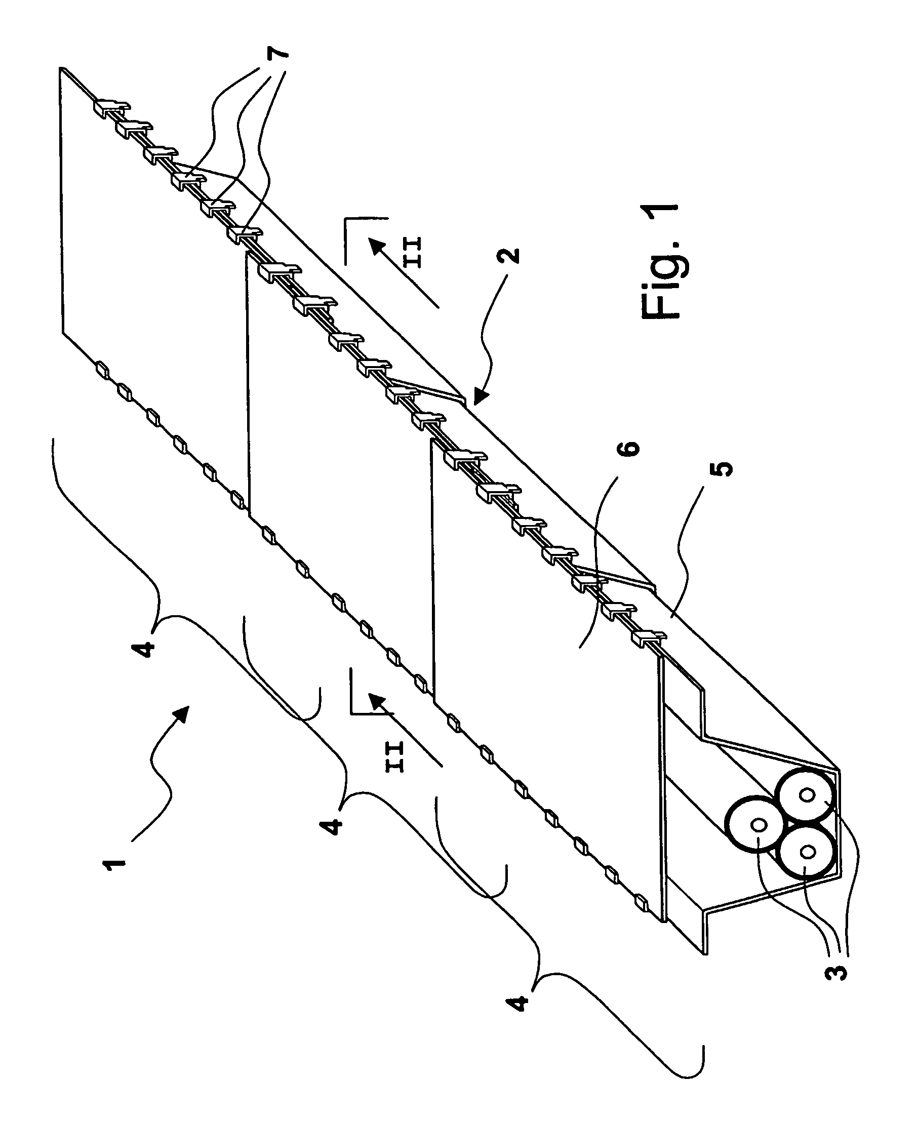 Method of screening the magnetic field generated by an electrical power transmission line and electrical power transmission line so screened