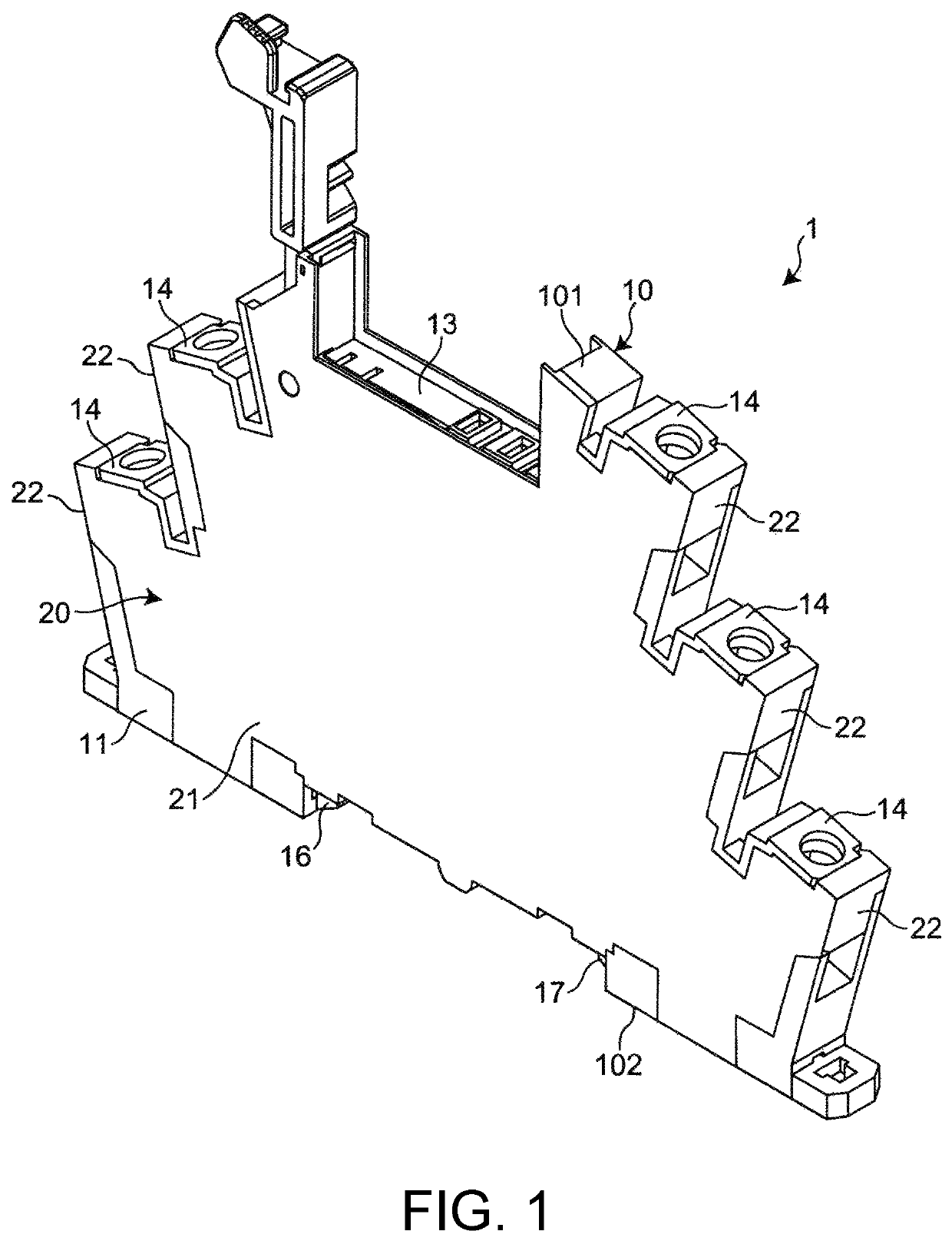 Socket with enhanced internal insulation